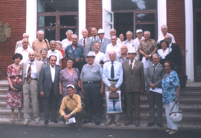 Suita comandorilor av. participanti: GEORGESCU STELIAN, GEORGESCU CONSTANTIN, MAKO ALEXANDRU, POPESCU DUMITRU - Goe, G.ral MORARU GHEORGHE, COCEA VICTOR, ALEXE RUSEN, BRUKENTAL VALER, POPESCU MARIUS (invitat), CLENCIU IOAN, CHIS IOAN, TAMASDAN PETRU, ANDREICA AUREL, NEAGU STAN, AVRAMESCU MIRCEA, CONSTANTINESCU MIRCEA, CURULIUC Gh. (invitat), STOICESCU PETRE, IZBASA ILIE, ANTOHI VIRGIL (invitat), ENACHE ION (de la stg. la dr.)
