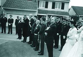 Constantin Manolache participand, in Franta, La Montesson, la inaugurarea Pietei Traian Vuia, unde se afla si bustul inventatorului