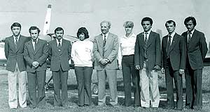 Echipa Romaniei la Balcaniada aeronautica 1981 Turcia - Ankara. De la stanga la dreapta: instructor T. Diaconu, pilot Feteanu M., arbitru Corneanu O., pilot Ionita Nina, antrenor principal Manolache C., pilot Sulean M., pilot Mitu M., pilot Oprisiu D., pilot Iana A.