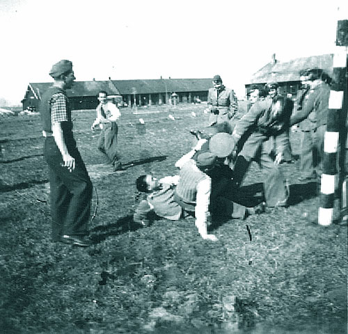 Echipa de jos n-a rezistat si esafodajul s-a prabusit! Ramane in continuare pe pozitia de "capra"