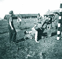 Echipa de jos n-a rezistat si esafodajul s-a prabusit! Ramane in continuare pe pozitia de "capra"