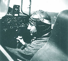 Acum 62 de ani (15 iulie 1941, Aerodromul Ghimbav) slt. Dan Stoian la mansa avionului Nardi