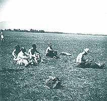 Sfarsit de august 1941, Ghimbav: comisia de selectie noteaza evolutiile fiecarui pilot, in vederea departajarii pe specialitati