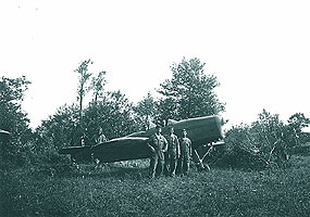 Avioane I.A.R. - 27 camuflate in "jungla", iunie 1945, Ghimbav