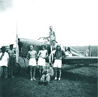 Ghimbav, aug., 1941. Avionul Nardi nr. 64 al punctului "6B" de zbor (instructor lt. NICOLAESCU TEODOR), la alimentare