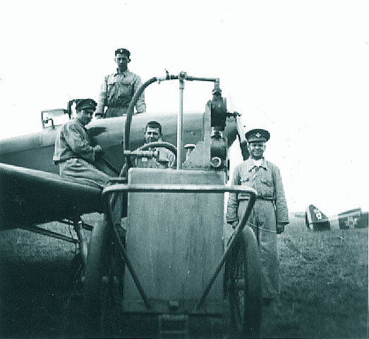 Caruciorul de alimentare cu butoi metalic vertical si pompa manuala "Allweiler"