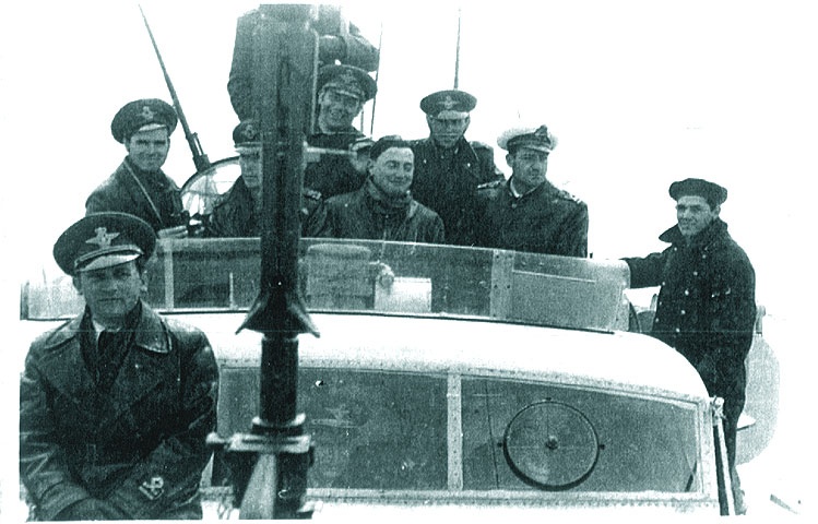 Pe mare cu vedeta rapida, in vederea cunoasterii zonei patrularilor aeriene - 1943