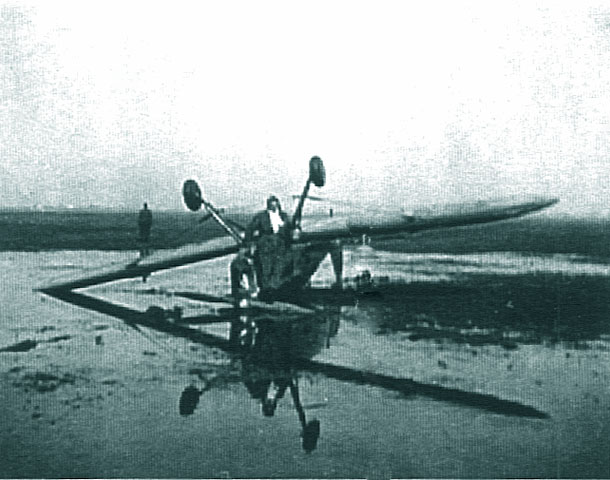 Capotajul unui Fleet, echipaj: instructor (italian) lt. Tranconi, elev S. Ciachir