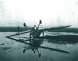 Capotajul unui Fleet, echipaj: instructor (italian) lt. Tranconi, elev S. Ciachir