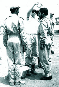 "Botezul" iesirii la simpla comanda: Gl. NICULESCU turnand in capul elevului angolez o cana cu apa