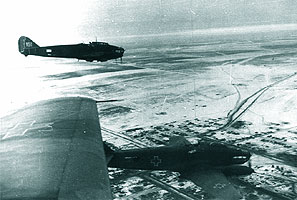 Prin iarna ruseasca bombardiere romanesti Savoia zburand spre obiectiv