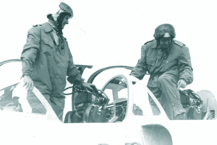 Pilot sef de incercare la CIZ, in IAR-93 DC cu Ilie Botea