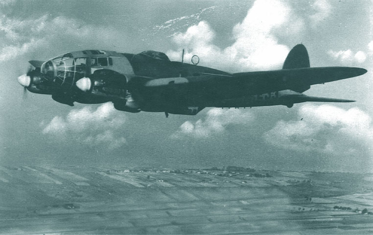Bimotorul bombardier HEINKEL-111 in plin zbor
