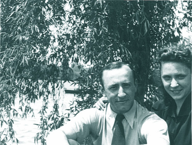 In 1941alaturi de sora sa