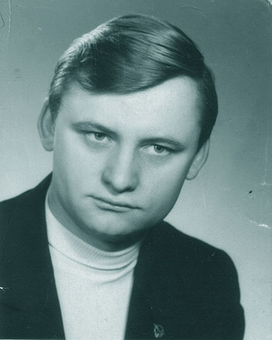 1975 - absolvent de liceu, cu bacalaureat