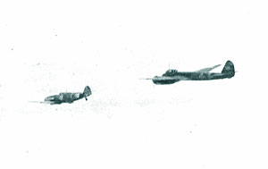 Un bombardier Ju-88 escortat de un vanator (Me-109 G) - frontul Est