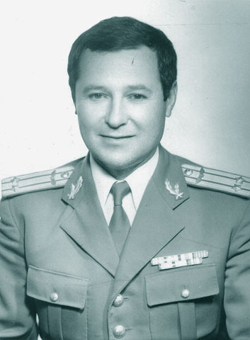 C.dor av. r. Iacob Alexandru, navigator cu dirijarea (peste 5.000 dirijari interceptare: neegalat!)